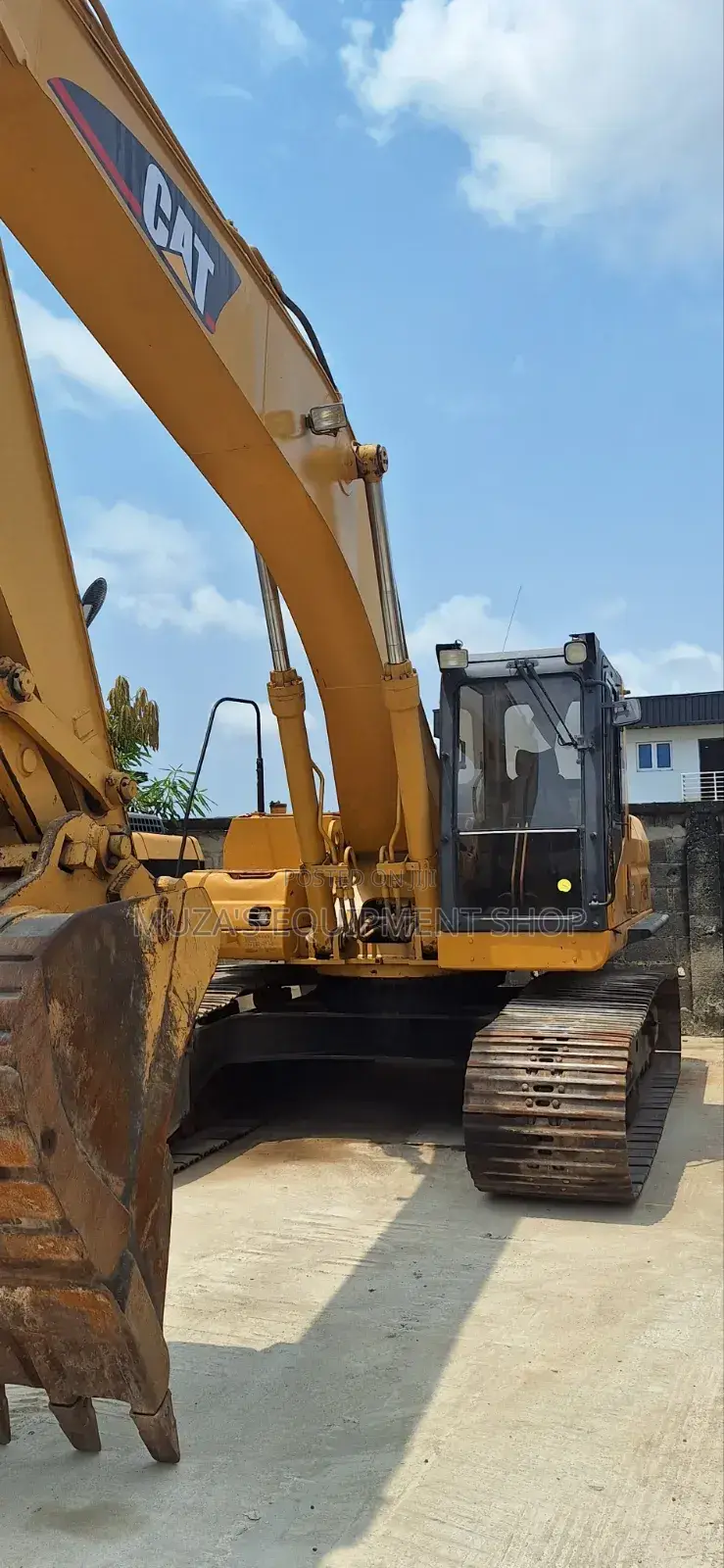 Caterpillar 325 Bl for Sale. Price: 165 Million