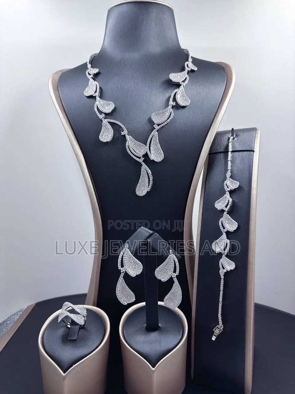 High Quality Stylish Costume Necklace (Swipe to See Lovely Designs)