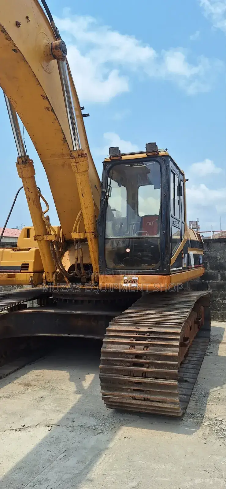 Caterpillar 330 Bl for Sale. Price: 150 Million.