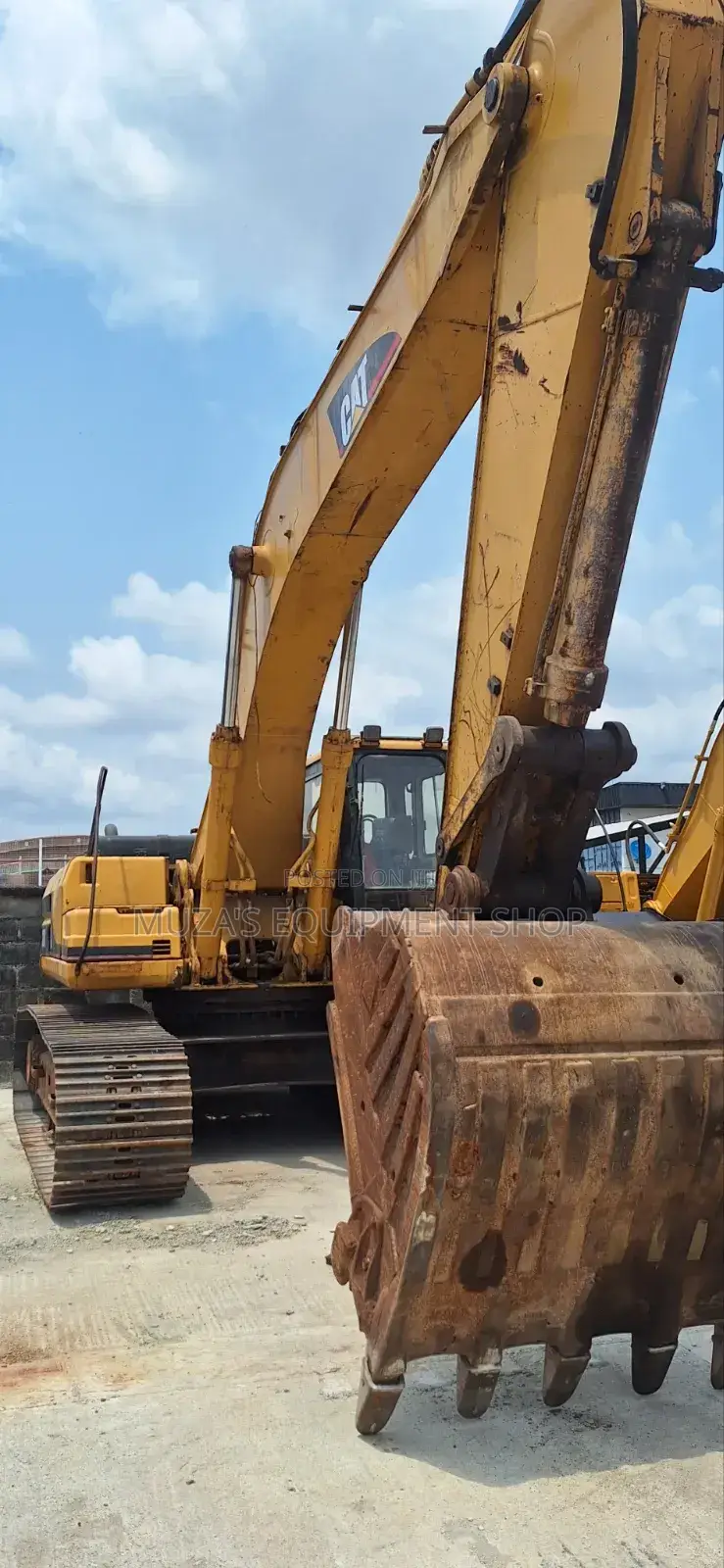 Caterpillar 330 Bl for Sale. Price: 150 Million.