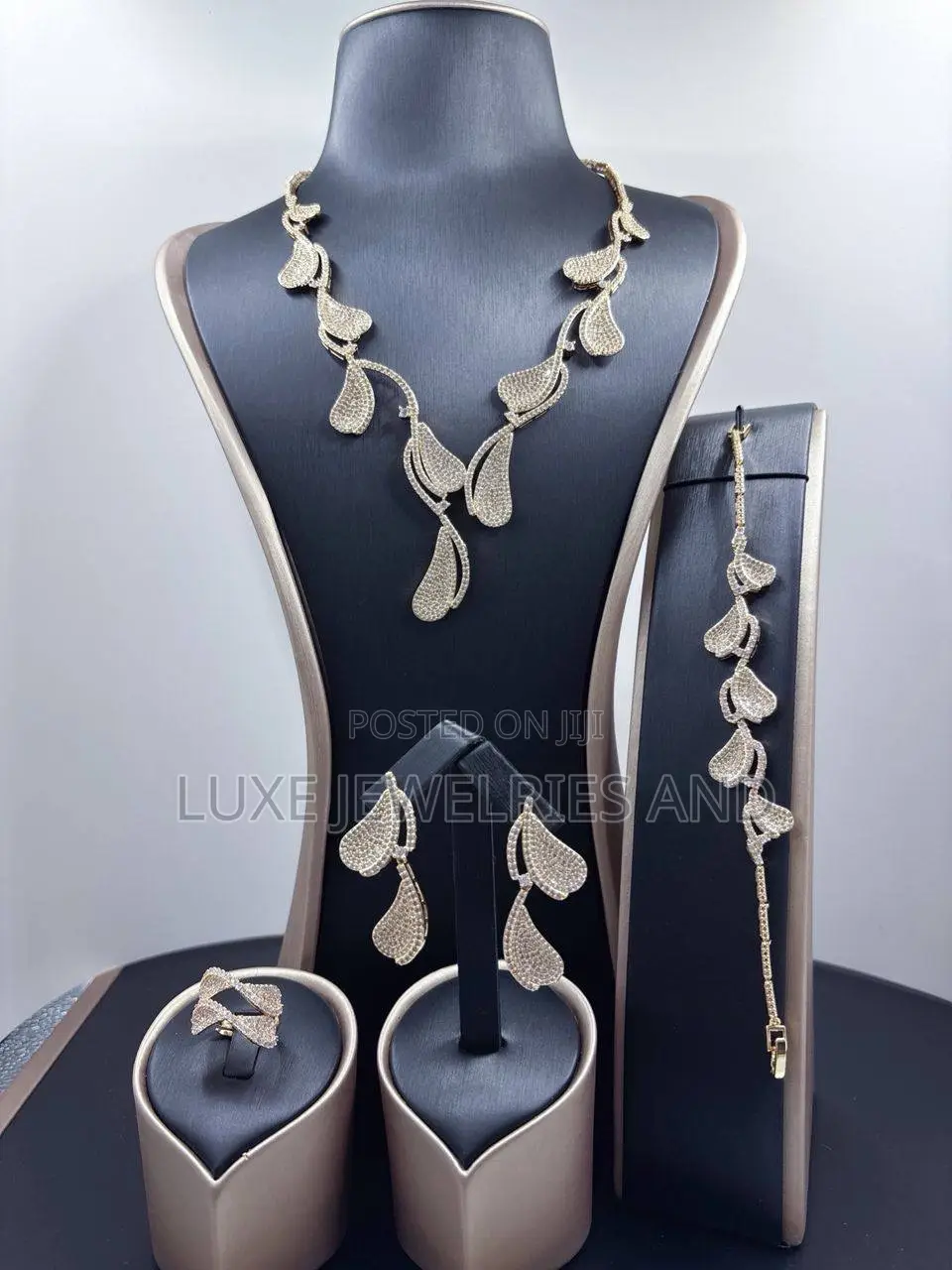 High Quality Stylish Costume Necklace (Swipe to See Lovely Designs)