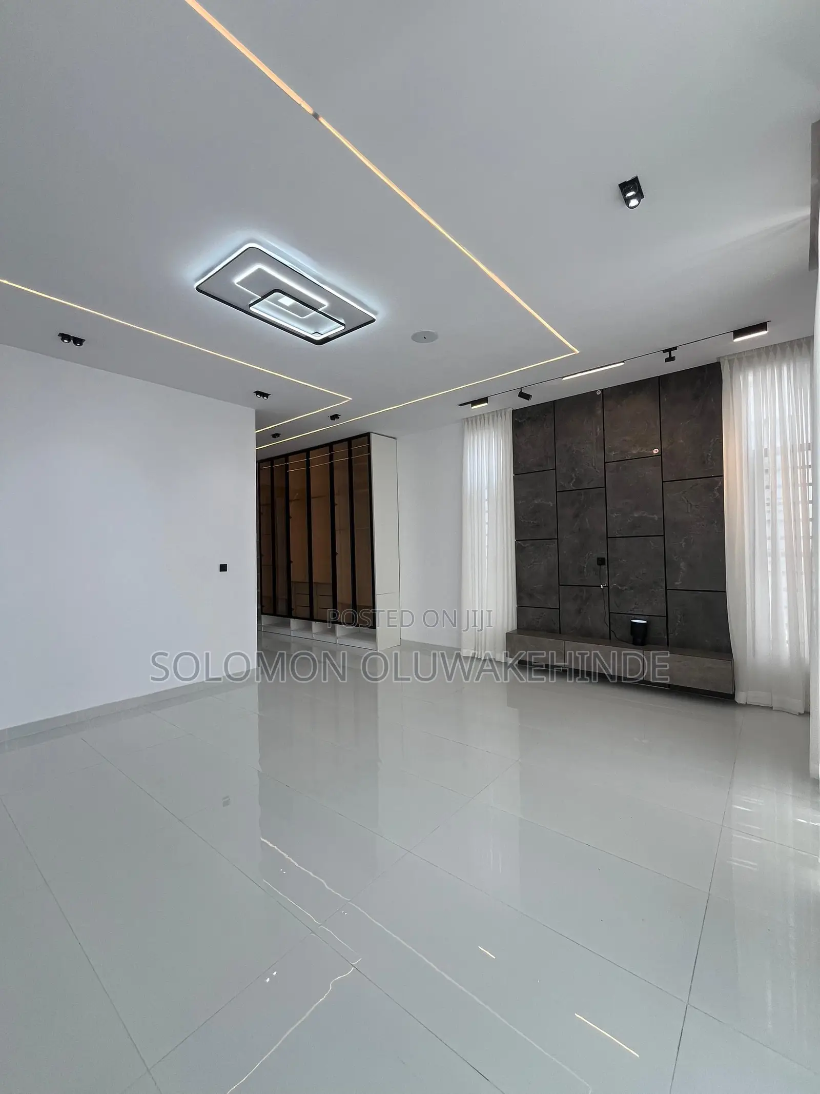 5bdrm Duplex in Ikota for sale
