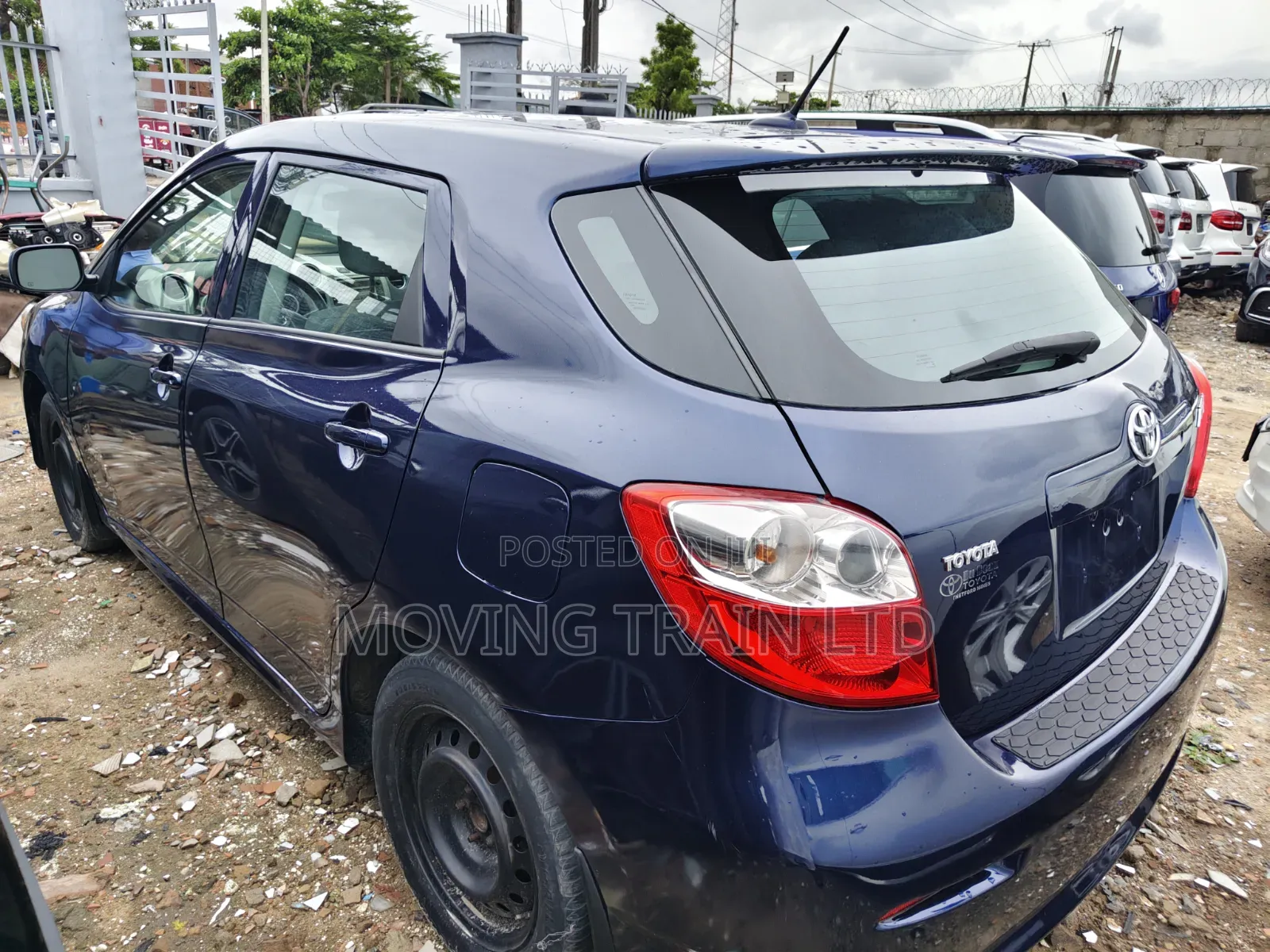 Toyota Matrix S Hatchback FWD (2.4L 4cyl 5A) 2010 Blue