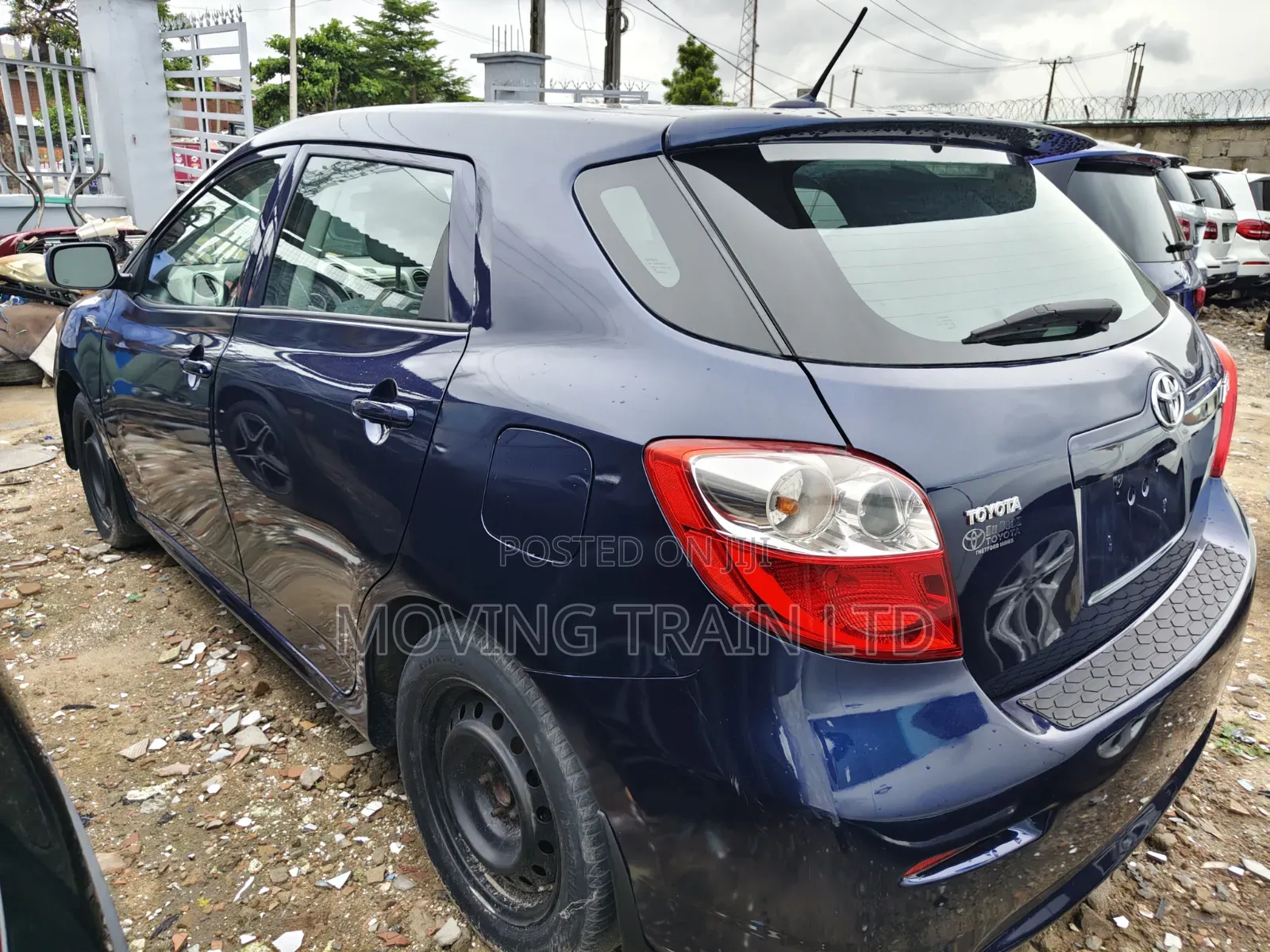 Toyota Matrix S Hatchback FWD (2.4L 4cyl 5A) 2010 Blue