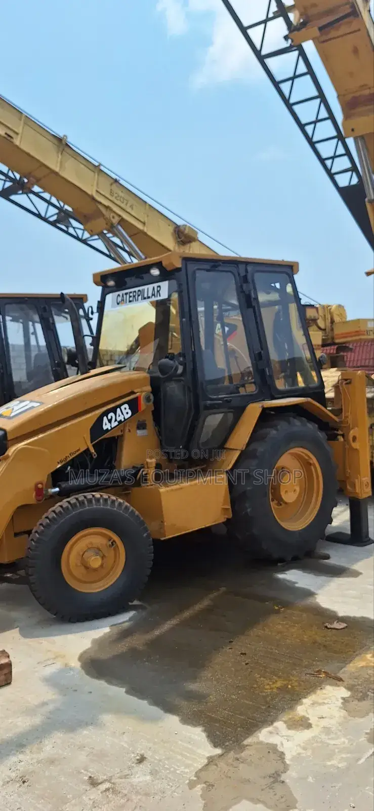 Caterpillar Backhoe Loader for Sale. Price: 98 Million