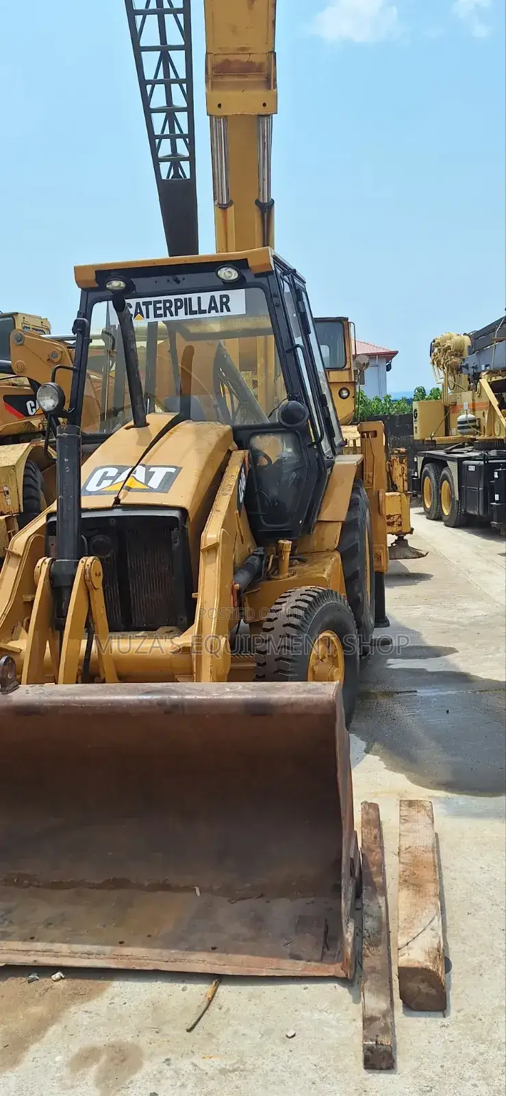 Caterpillar Backhoe Loader for Sale. Price: 98 Million