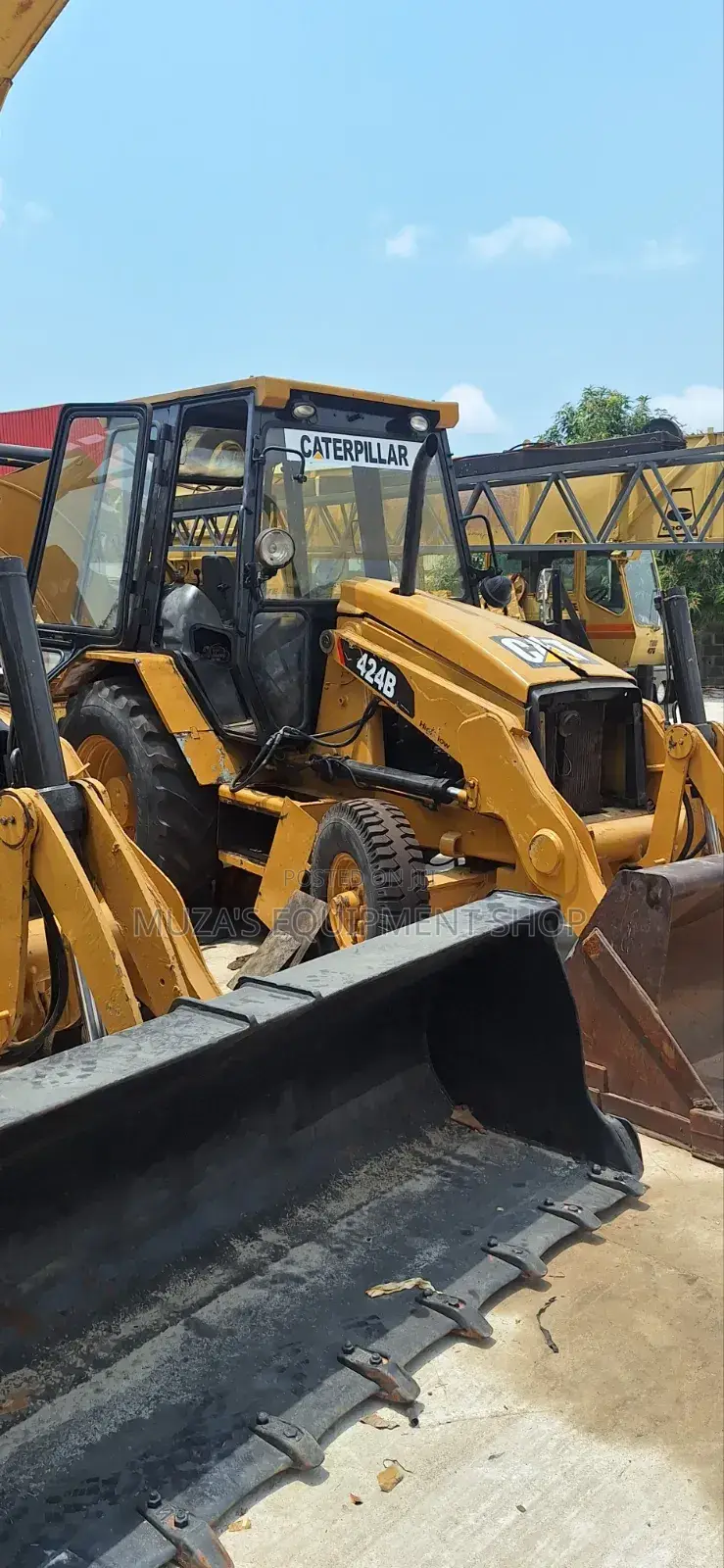 Caterpillar Backhoe Loader for Sale. Price: 98 Million