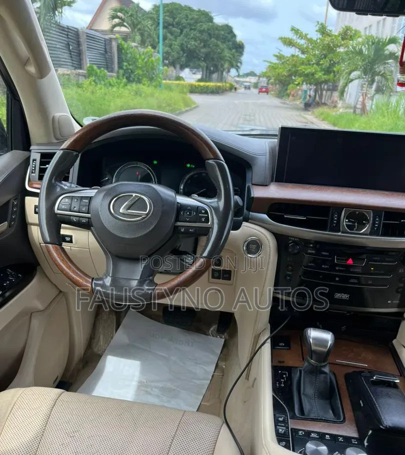 Lexus LX 570 (5 seats) AWD 2017 Black