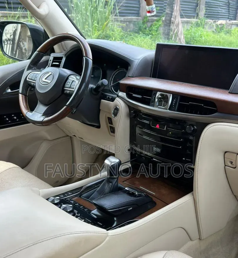 Lexus LX 570 (5 seats) AWD 2017 Black