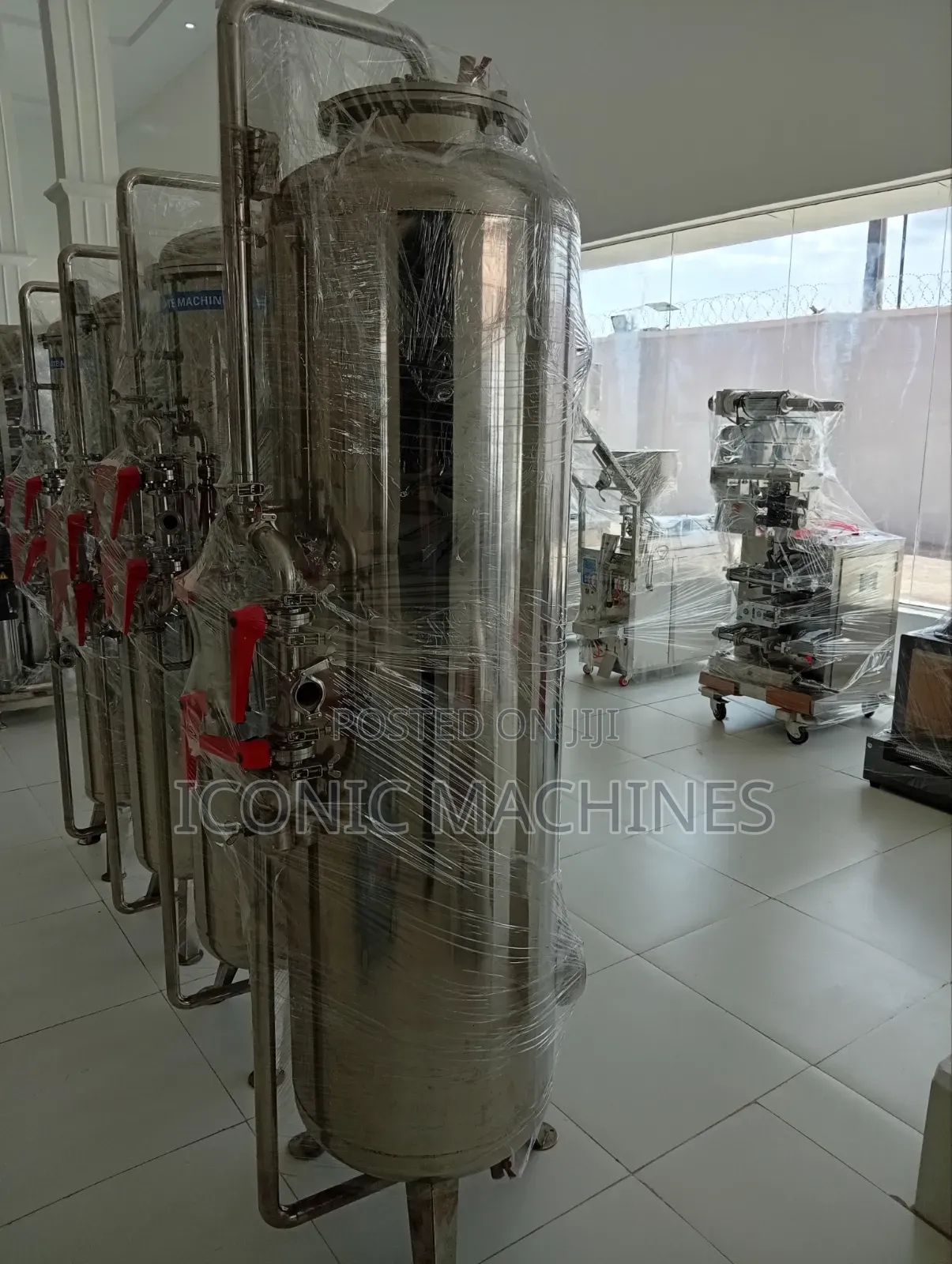 2000 Litres Per Hour Stainless Water Filtration Tank With Chemical