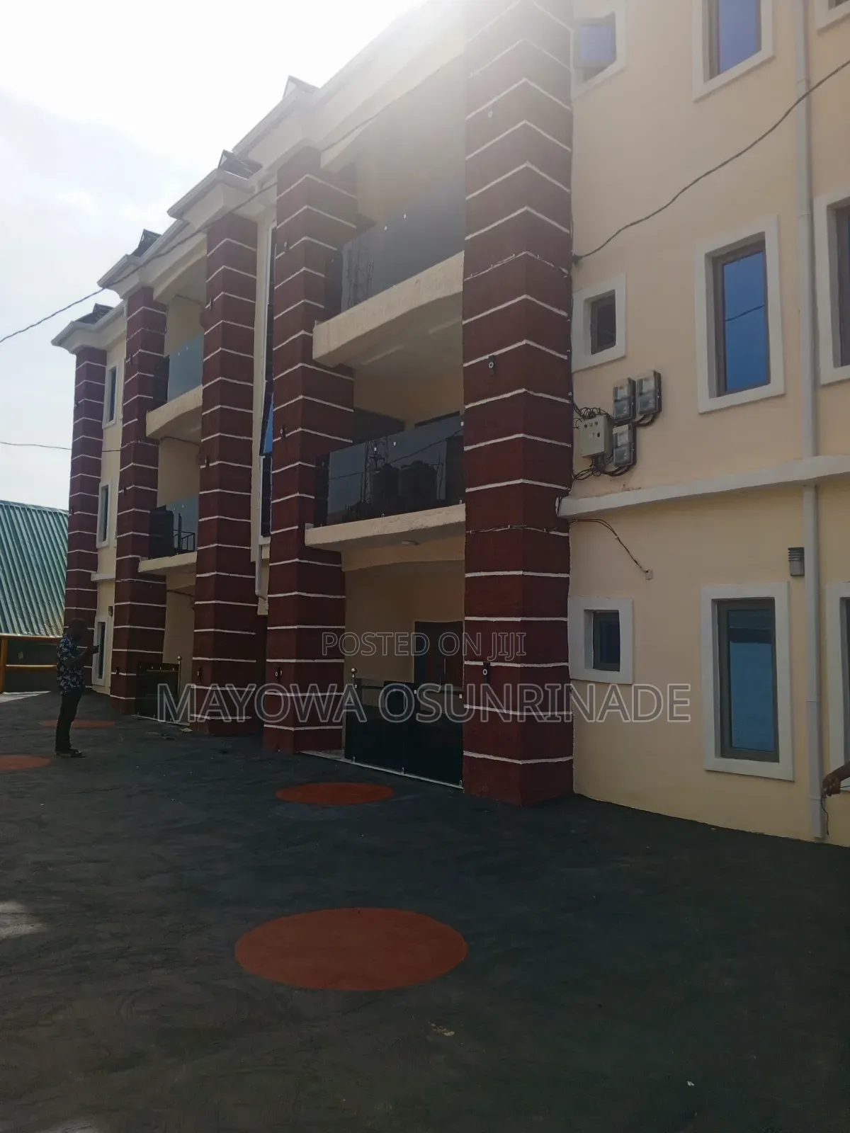 2bdrm Apartment in Ologuneru for rent