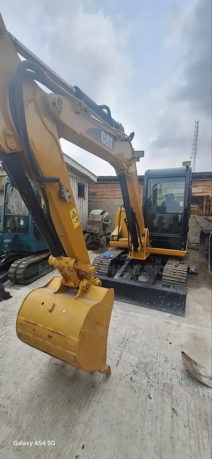 Caterpillar 306d Mini Excavator for Sale. Price: 70 Million