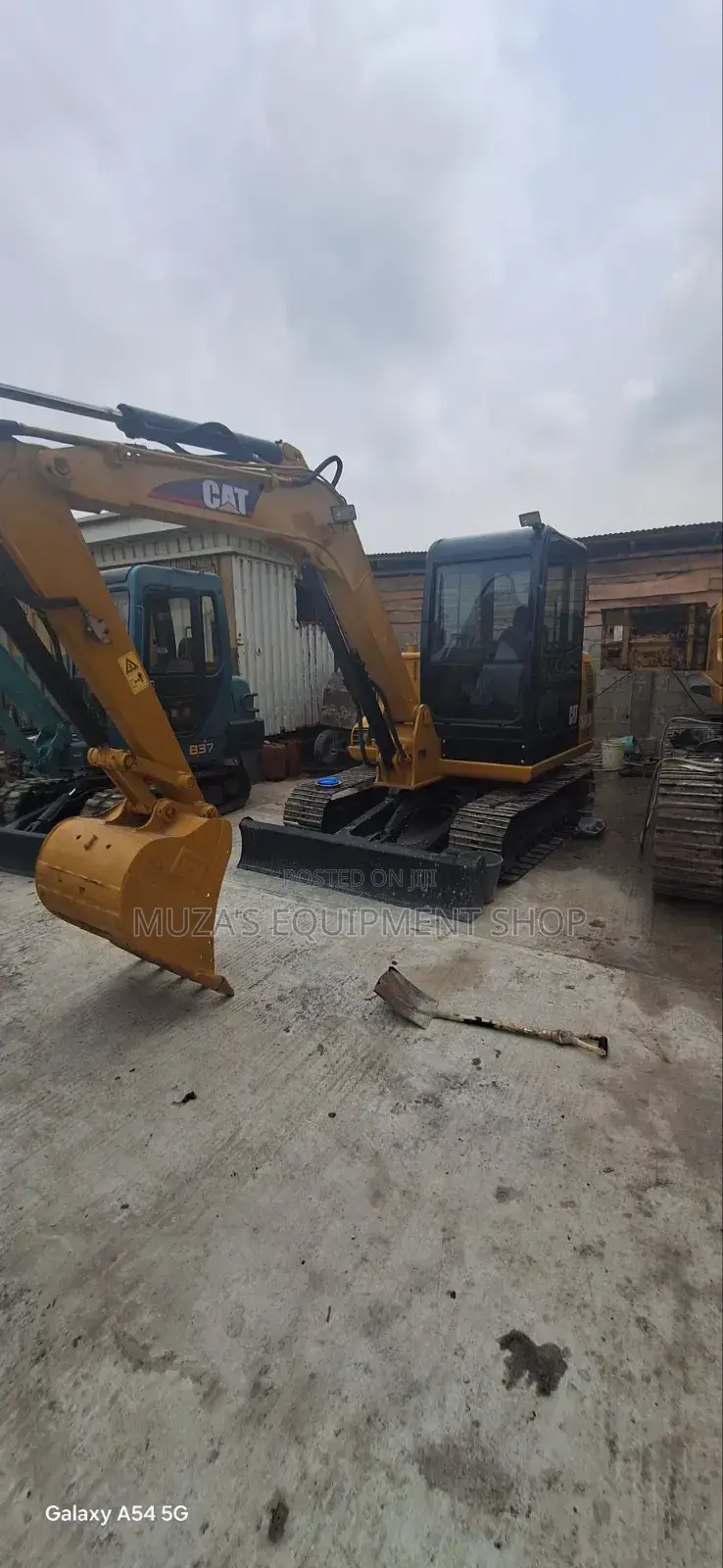 Caterpillar 306d Mini Excavator for Sale. Price: 70 Million