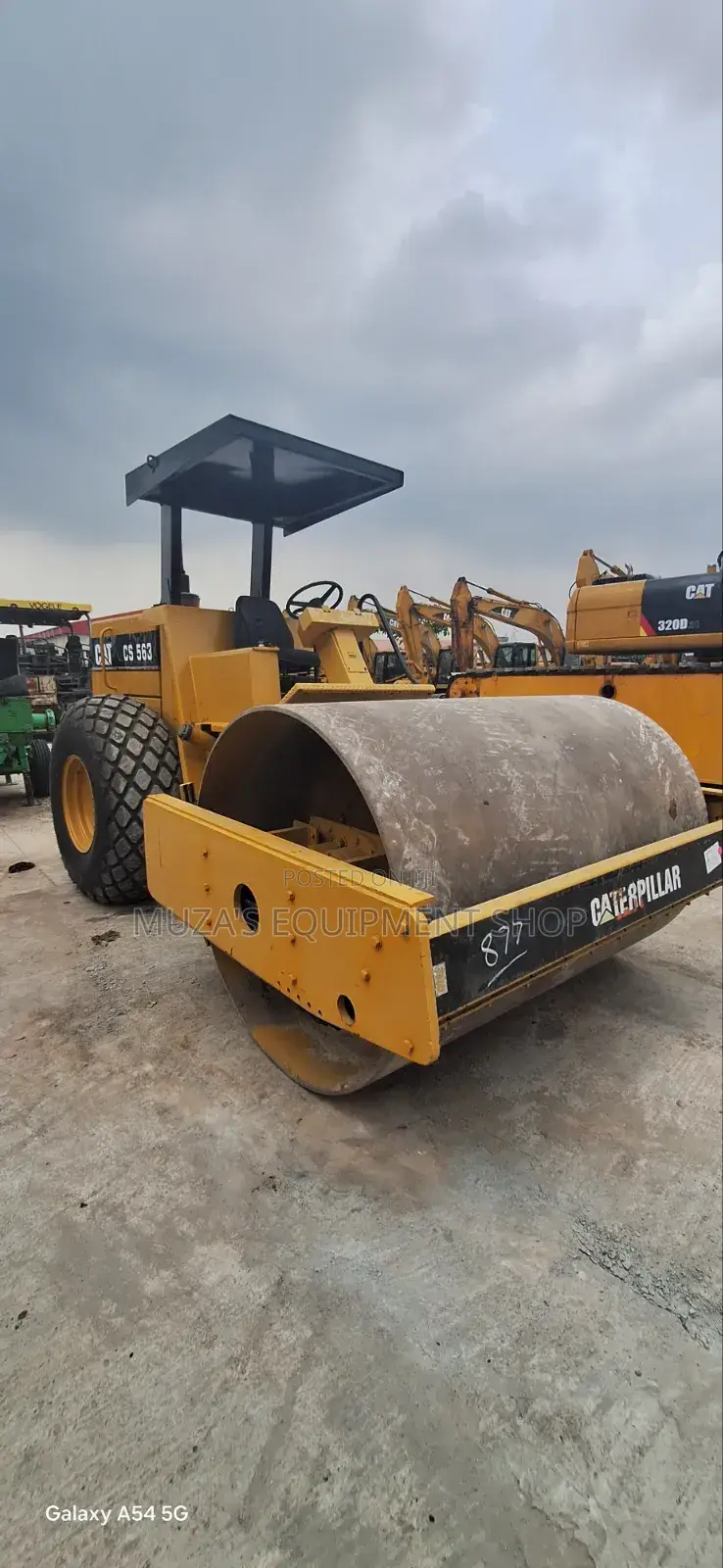 Caterpillar Smooth Drum Roller for Sale. Price: 135 Million