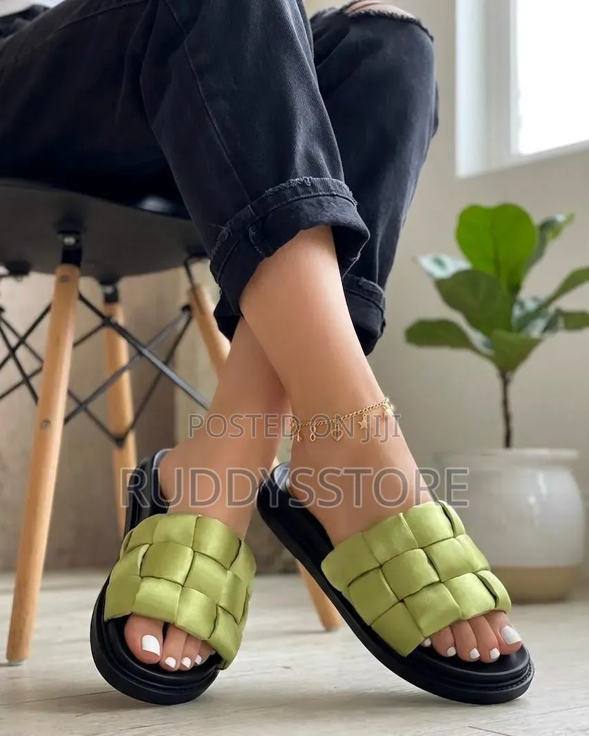 Luxe Woven Cushion Slides