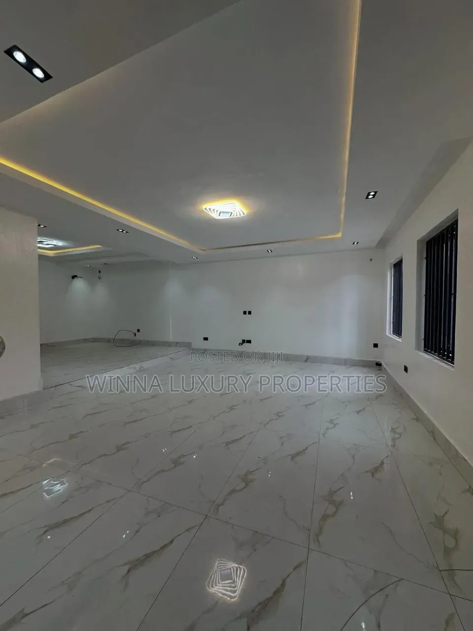 5bdrm Townhouse/Terrace in Jabi Main for sale
