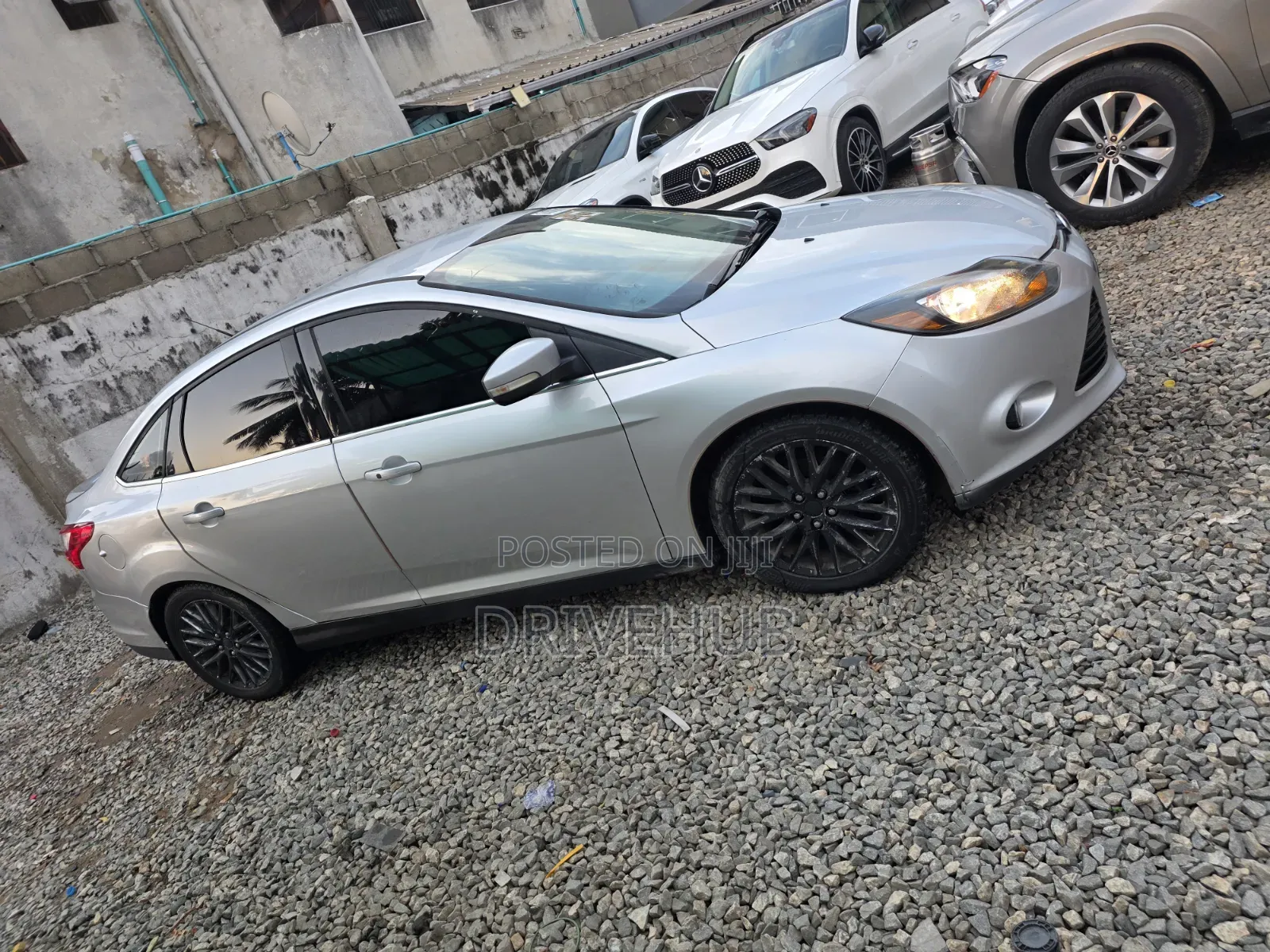 Ford Focus Titanium Sedan FWD (2.0L 4cyl 5M) 2013 Silver