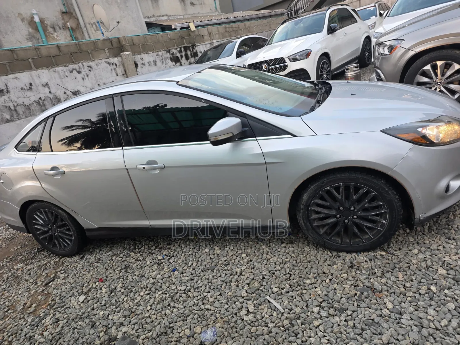 Ford Focus Titanium Sedan FWD (2.0L 4cyl 5M) 2013 Silver
