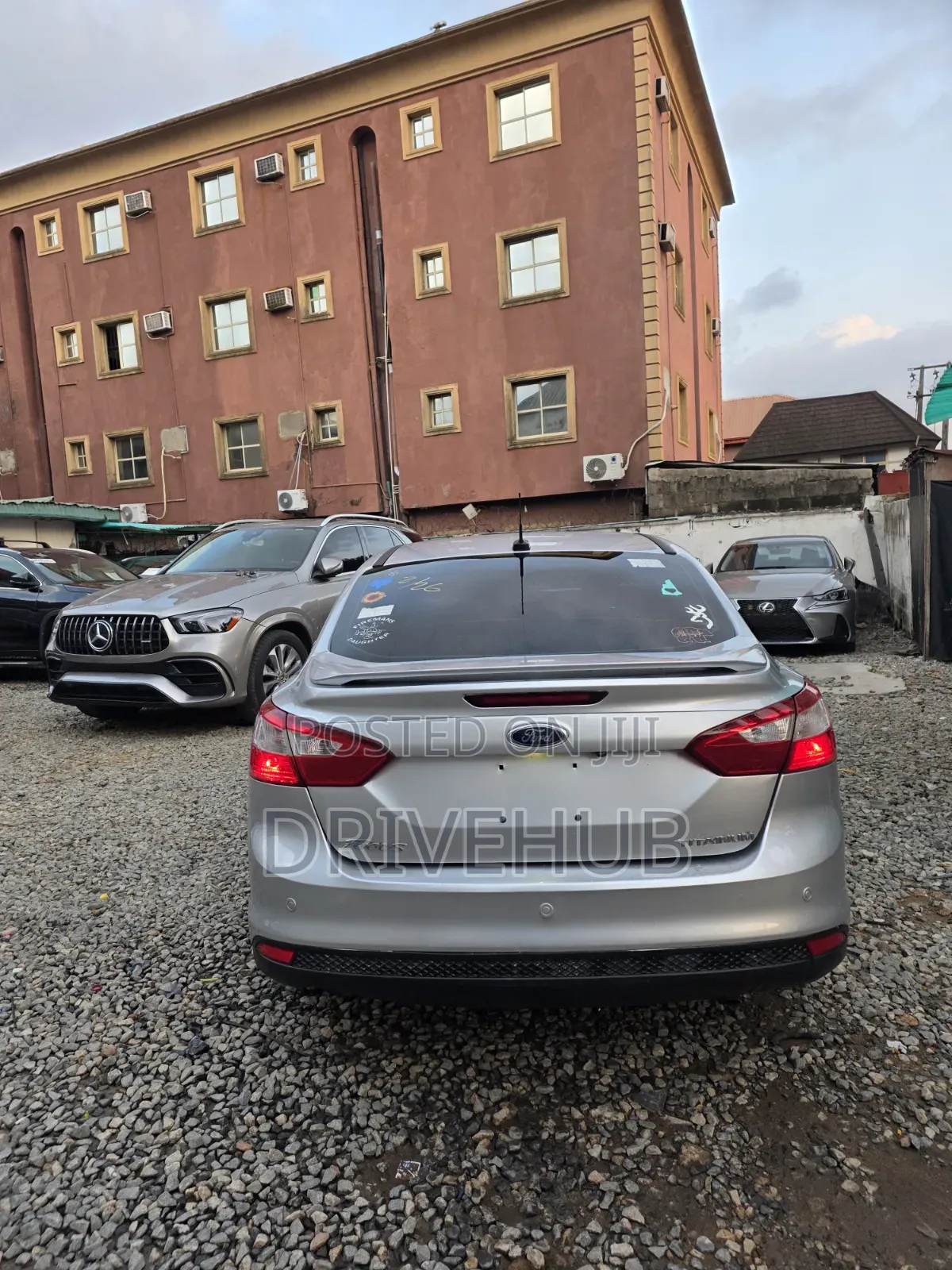 Ford Focus Titanium Sedan FWD (2.0L 4cyl 5M) 2013 Silver