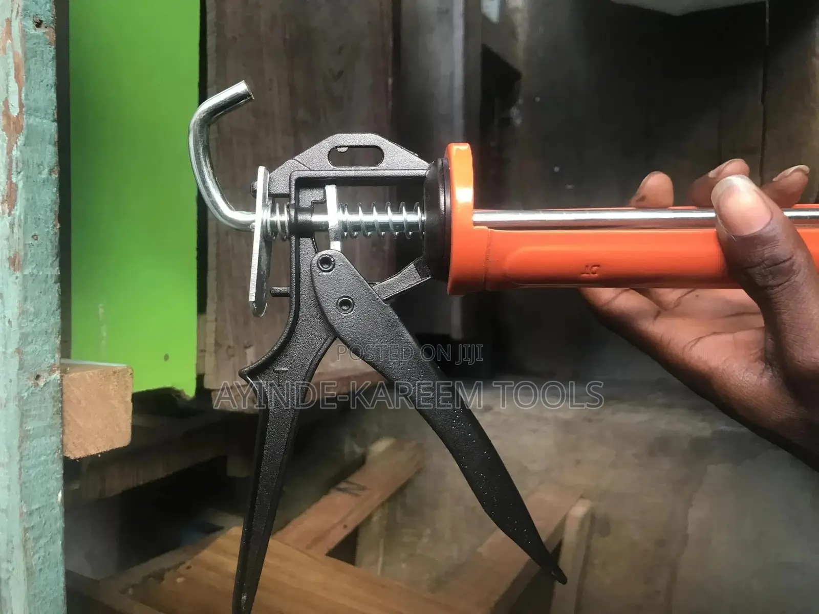 Silicone Gun or Caulking Gun for Silicone