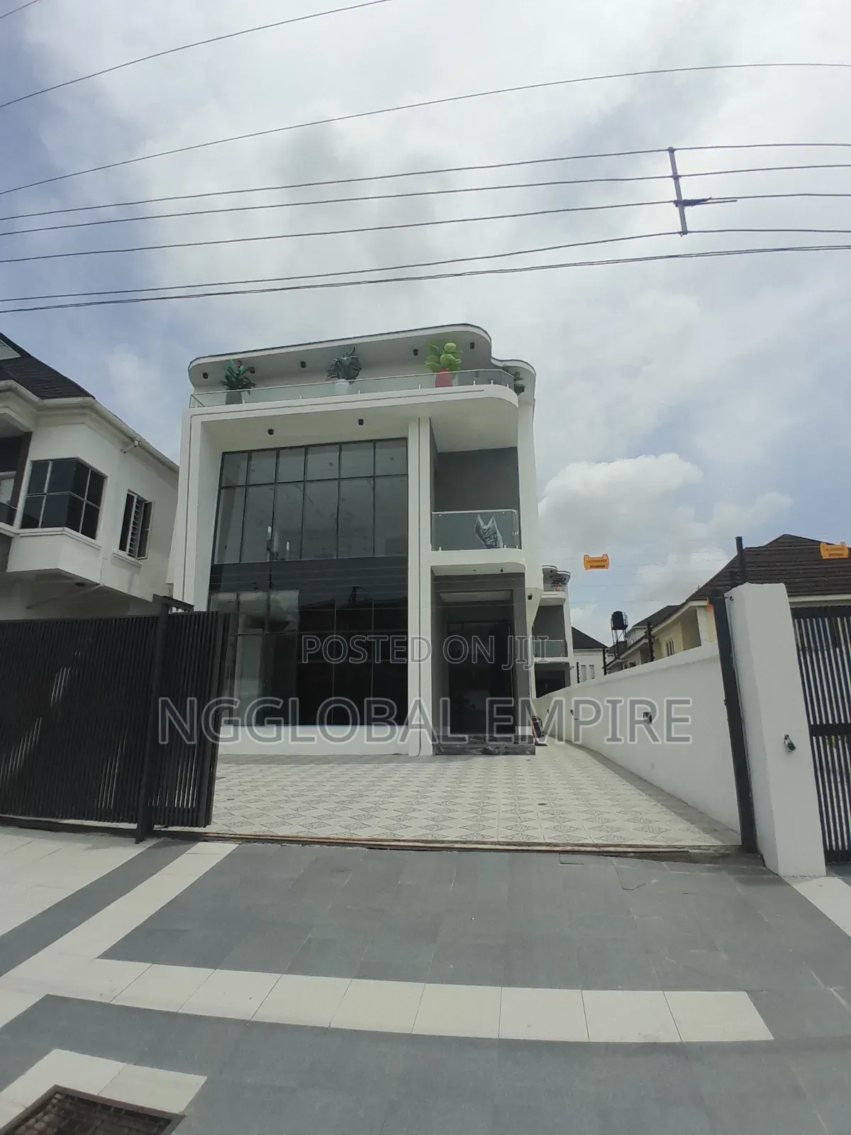 5bdrm Duplex in Oral Estate, Chevron for sale