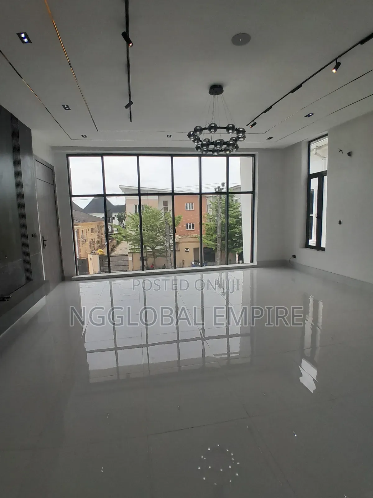 5bdrm Duplex in Oral Estate, Chevron for sale
