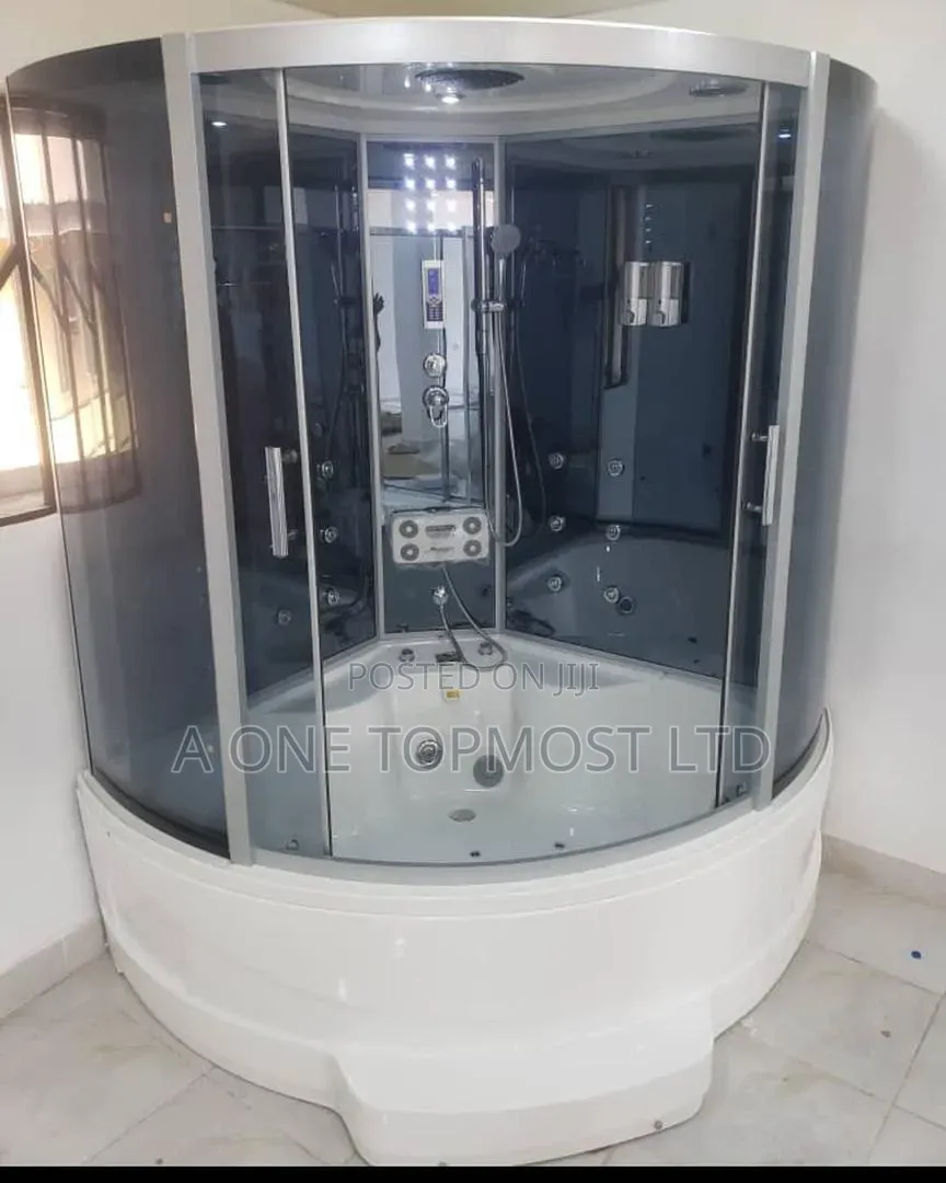 High Base Shower Room With Jacuzzi Steam