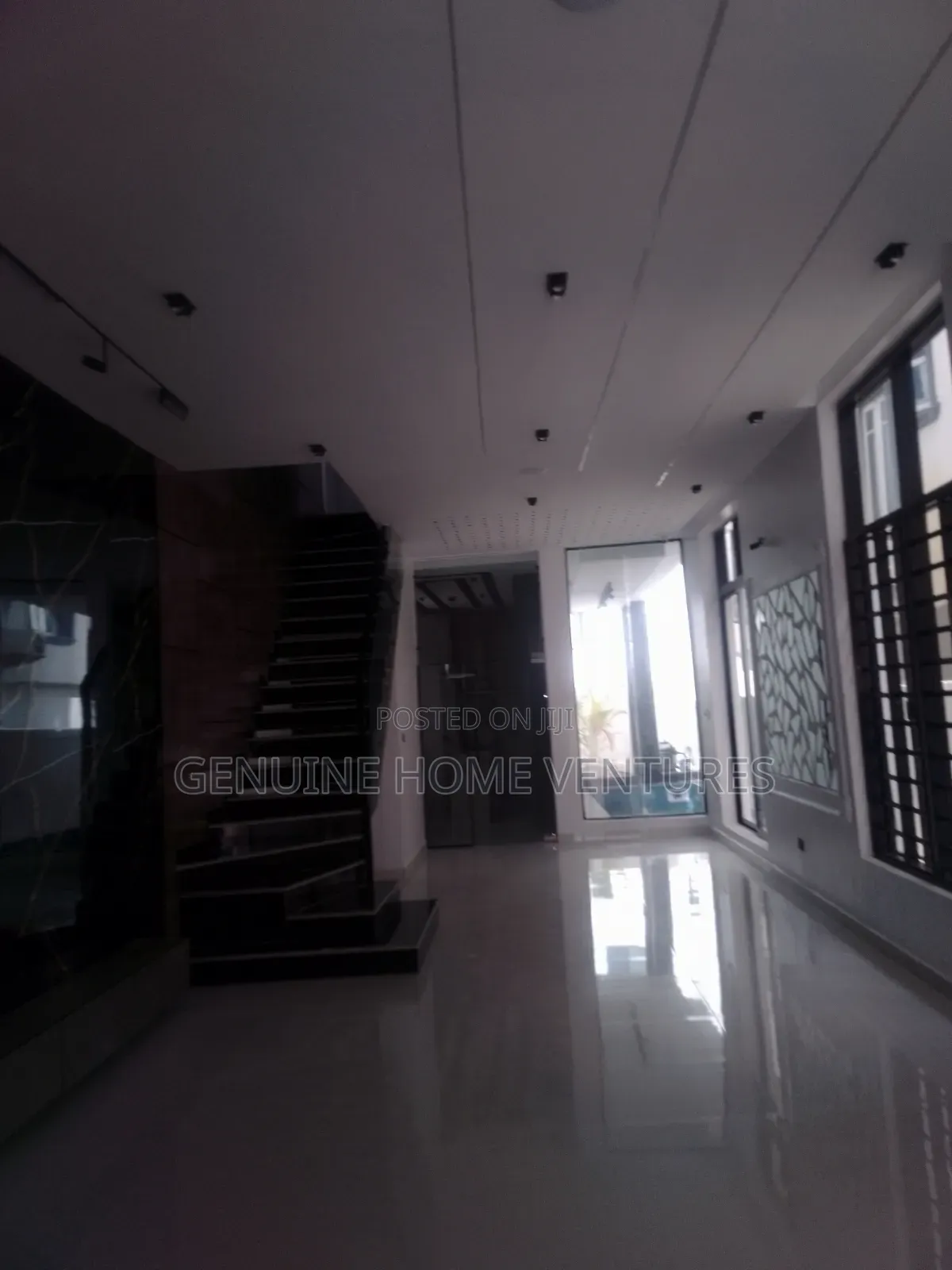 5bdrm Duplex in Ikota Gra for sale