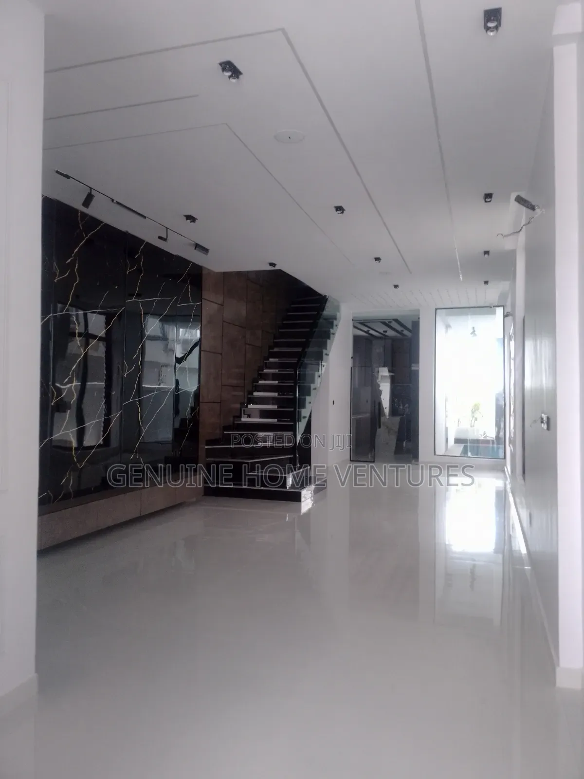 5bdrm Duplex in Ikota Gra for sale