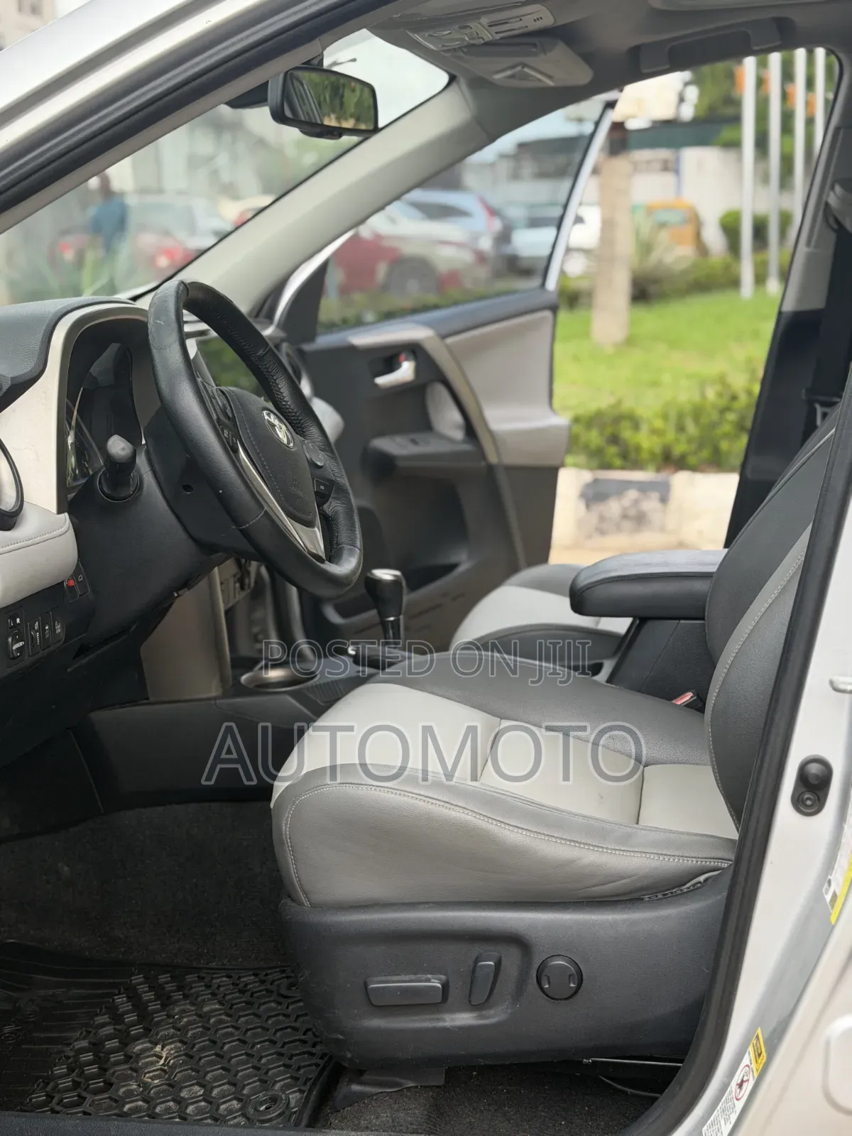 Toyota RAV4 Limited 4dr SUV (2.5L 4cyl 6A) 2014 Silver