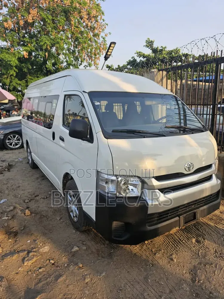 Toyota HiAce 2015 White