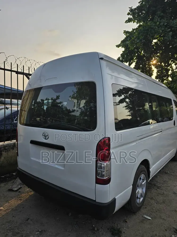 Toyota HiAce 2015 White