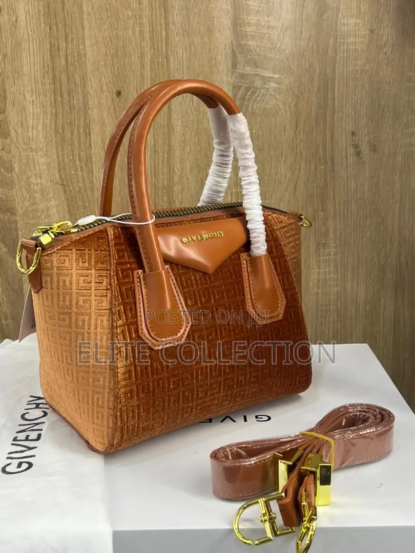 Quality Givenvhy Bag Good Quality Available Size : Medium