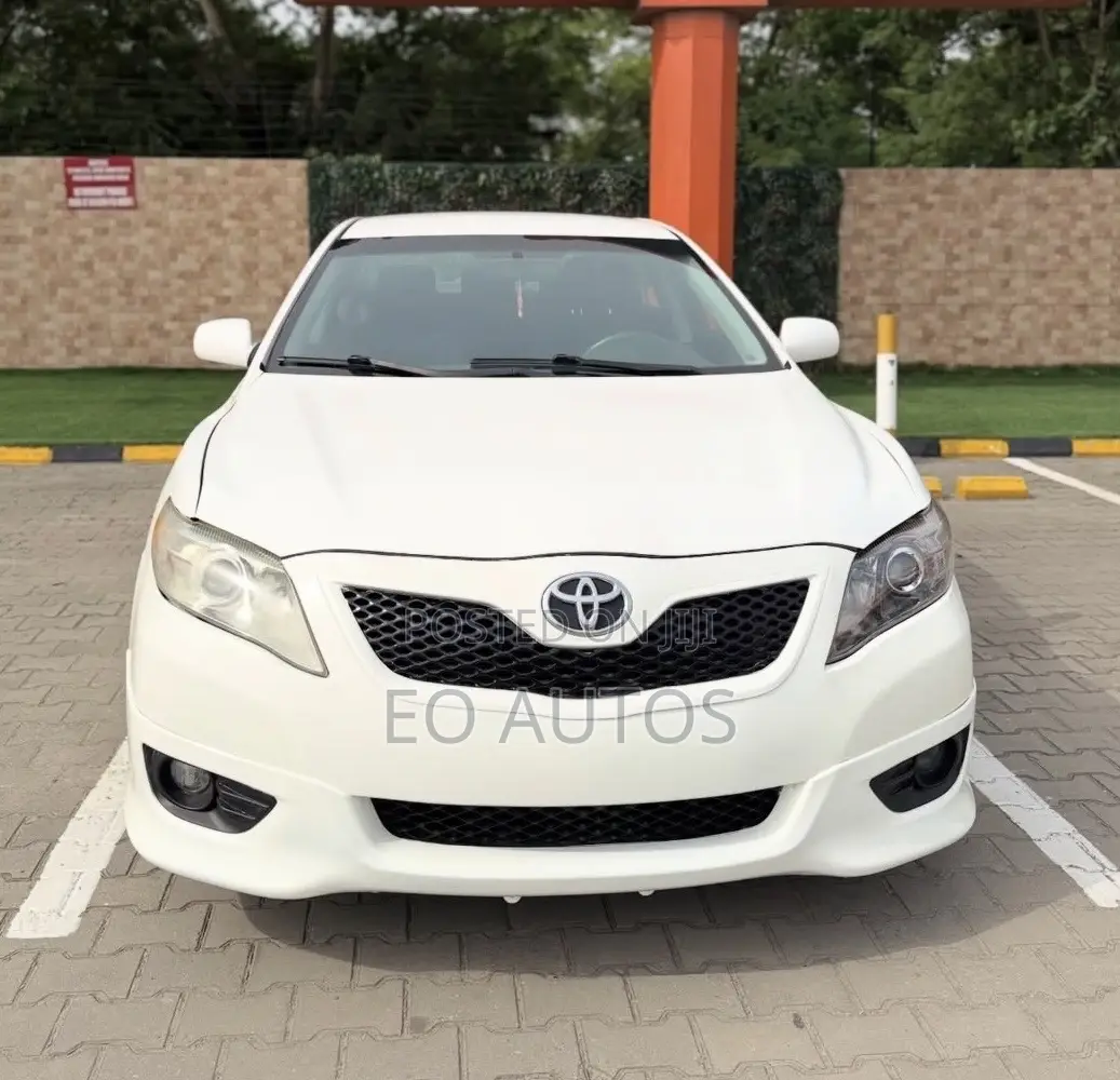 Toyota Camry SE 4dr Sedan (2.5L 4cyl 6AM) 2010 White