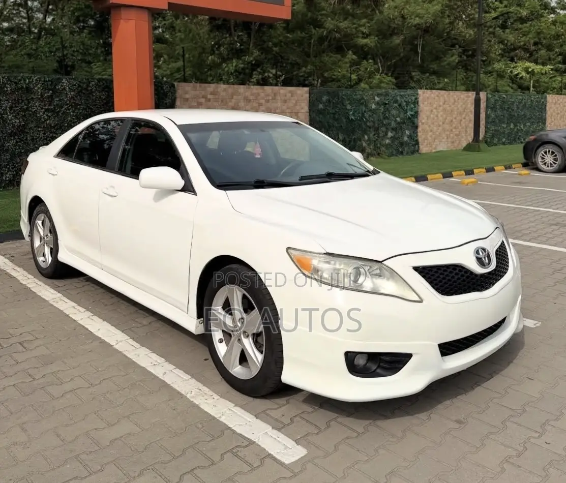 Toyota Camry SE 4dr Sedan (2.5L 4cyl 6AM) 2010 White