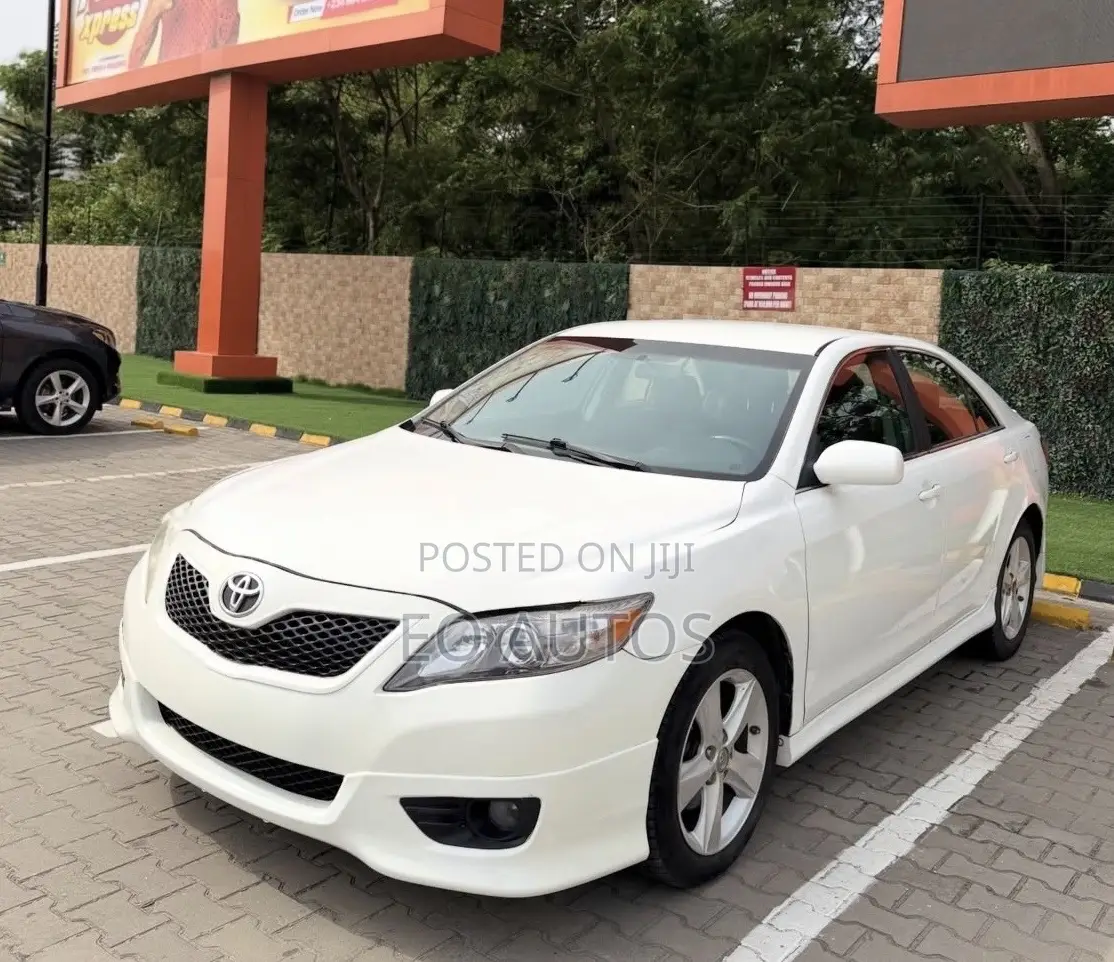 Toyota Camry SE 4dr Sedan (2.5L 4cyl 6AM) 2010 White