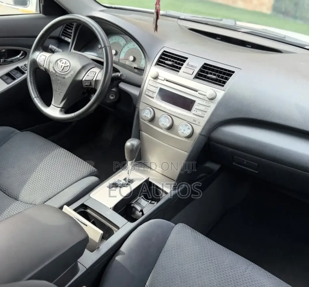 Toyota Camry SE 4dr Sedan (2.5L 4cyl 6AM) 2010 White