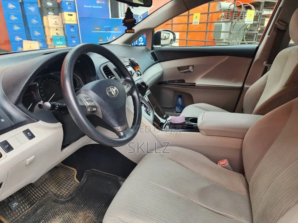 Toyota Venza XLE 2010 Silver