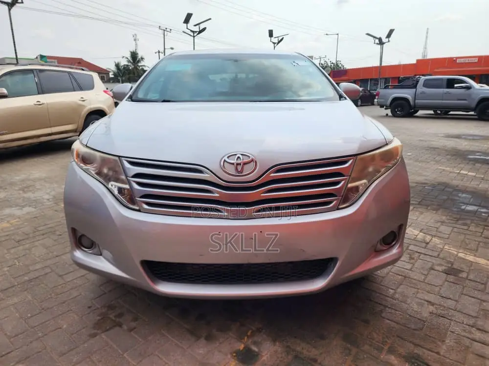 Toyota Venza XLE 2010 Silver