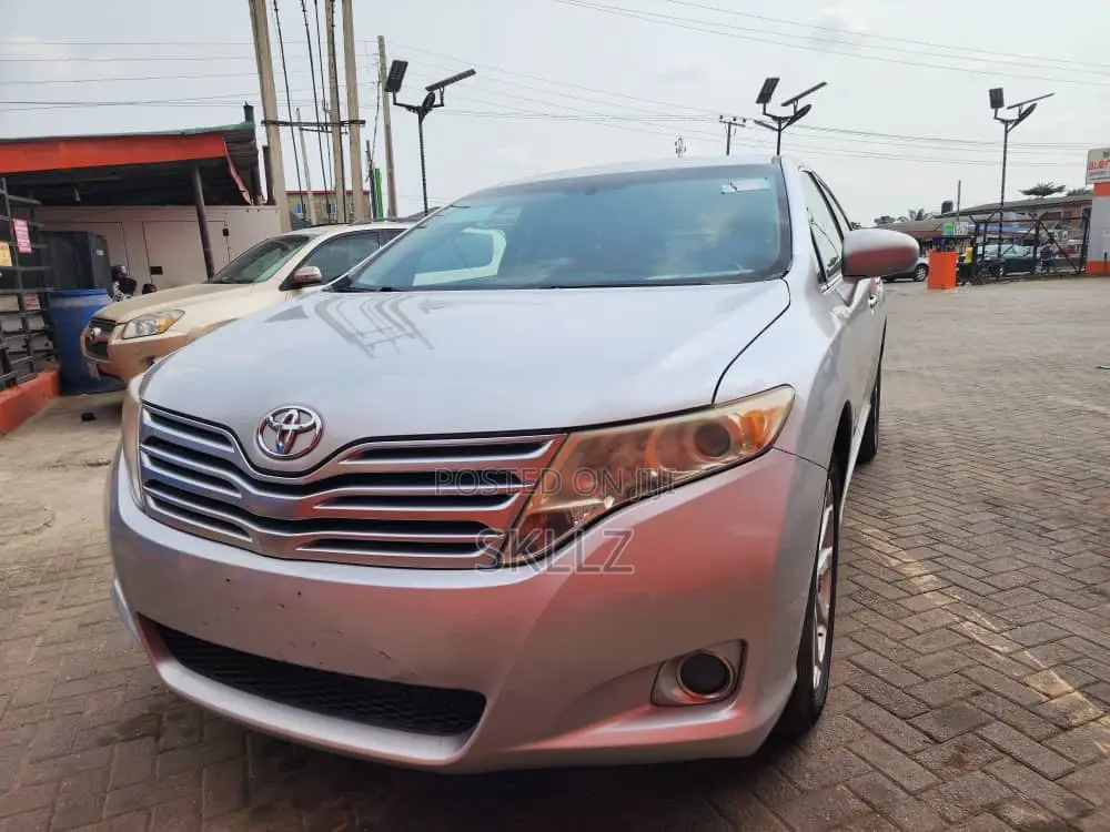 Toyota Venza XLE 2010 Silver