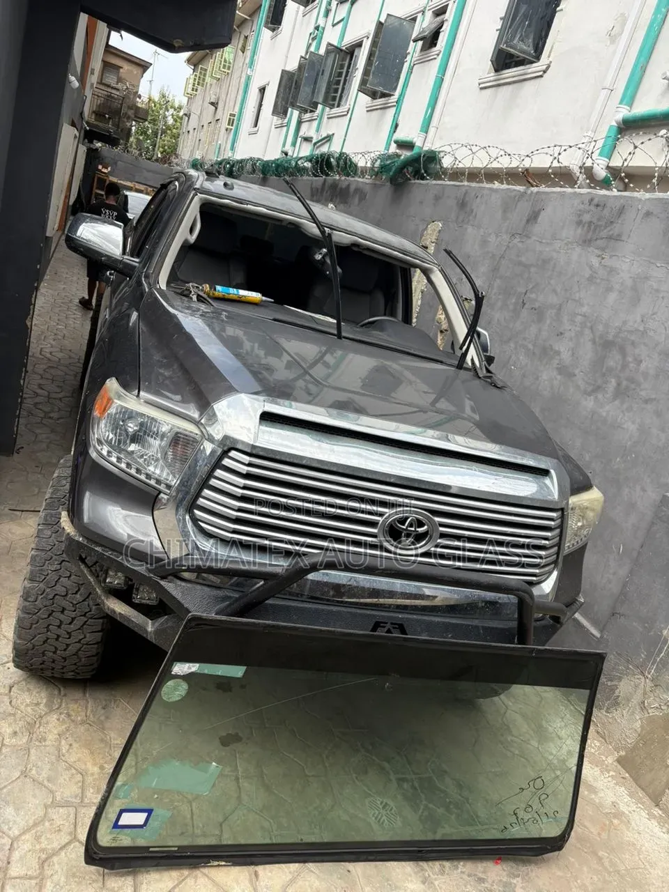 Toyota Tundra 2010 Windscreen Glass Available Installed at Chimatex