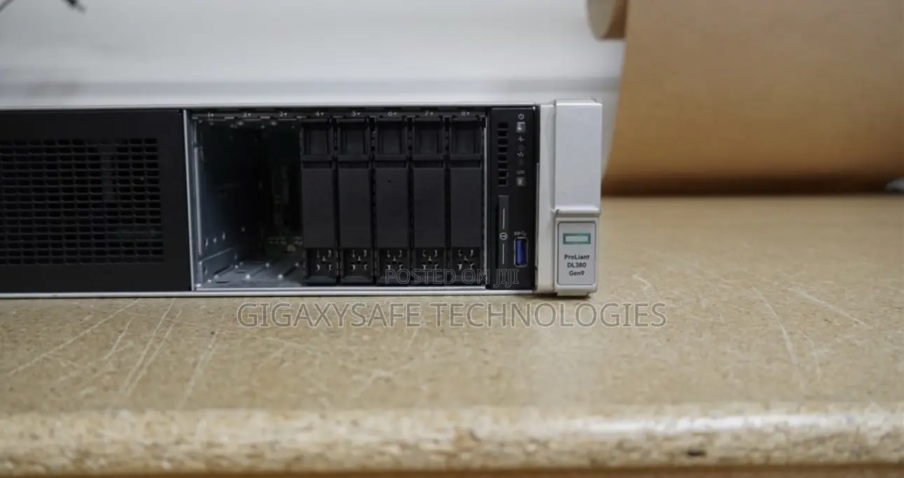 Server HP ProLiant DL380 Gen9 32GB Intel Xeon HDD+SSD 32GB
