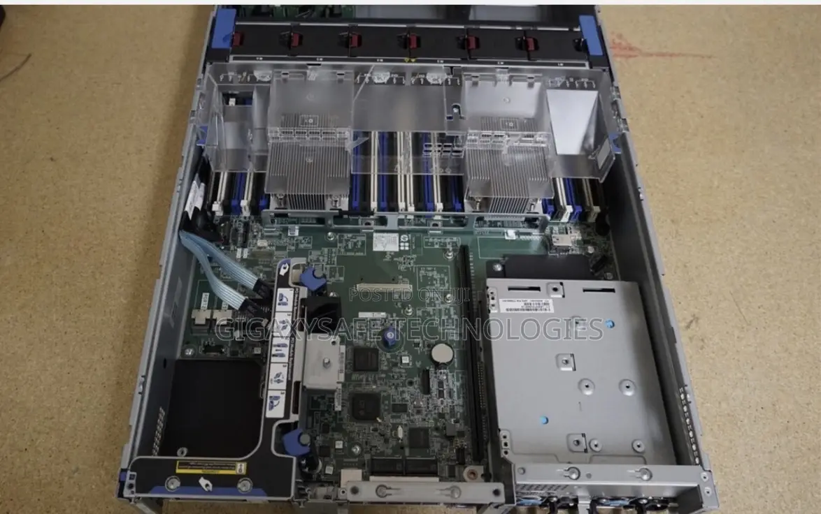 Server HP ProLiant DL380 Gen9 32GB Intel Xeon HDD+SSD 32GB