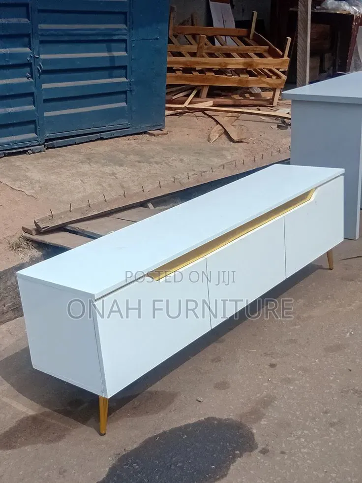 Standard 6 Feet's TV Stand