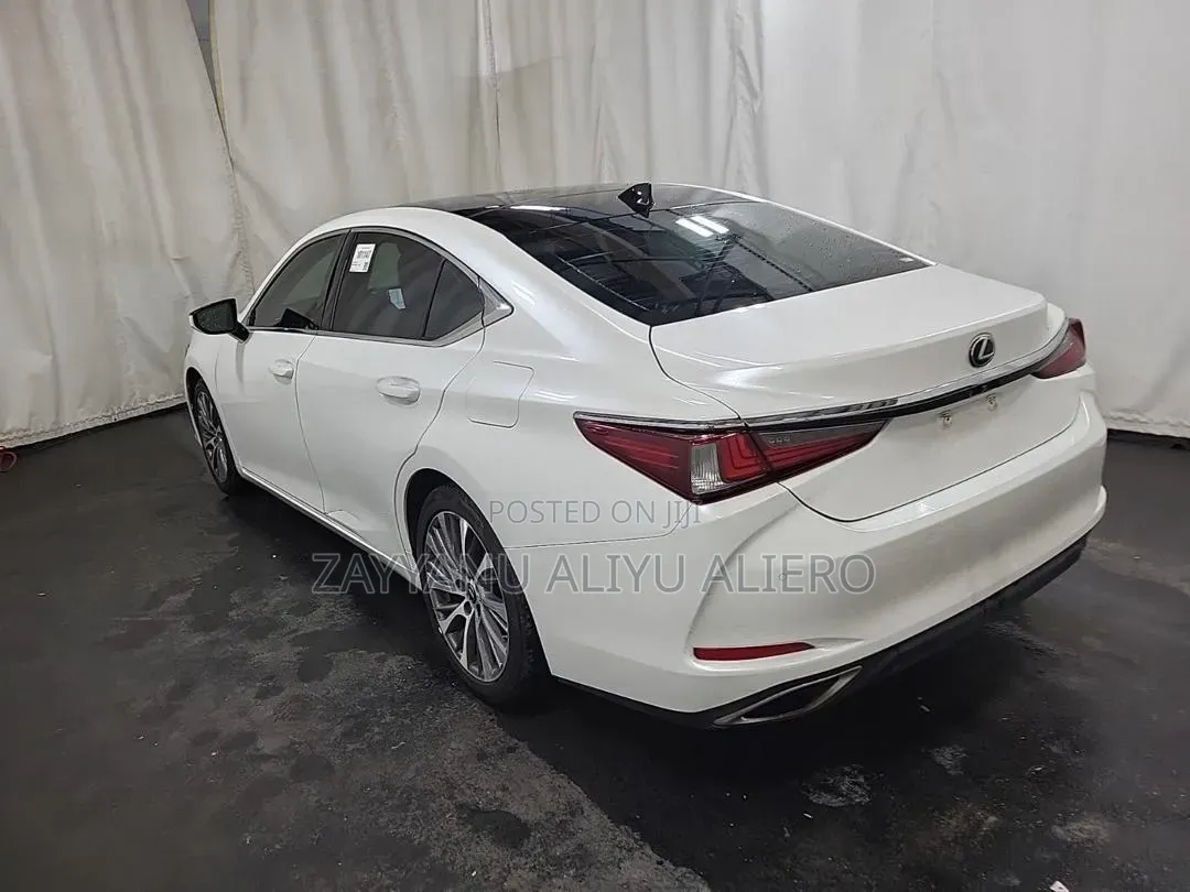 Lexus ES 350 FWD 2019 White