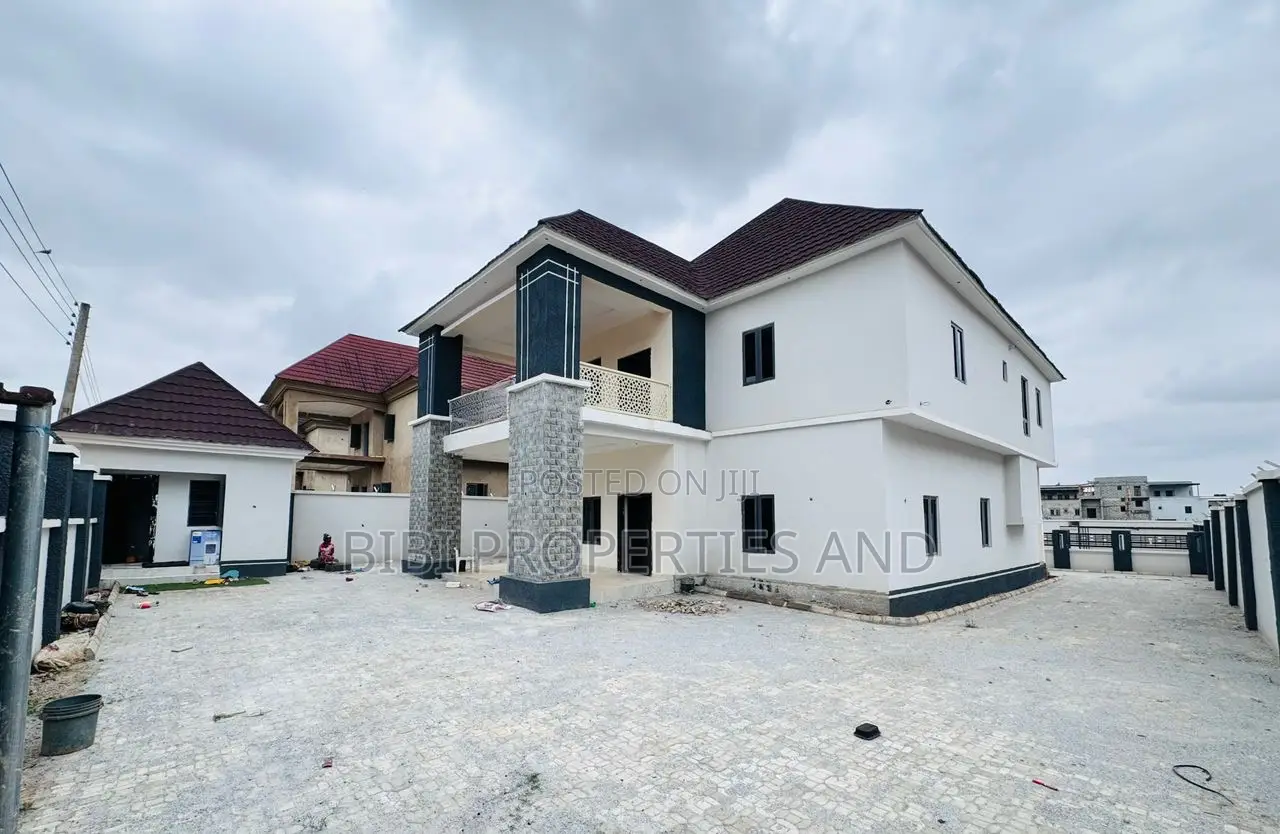 5bdrm Duplex in Idu Industrial for sale
