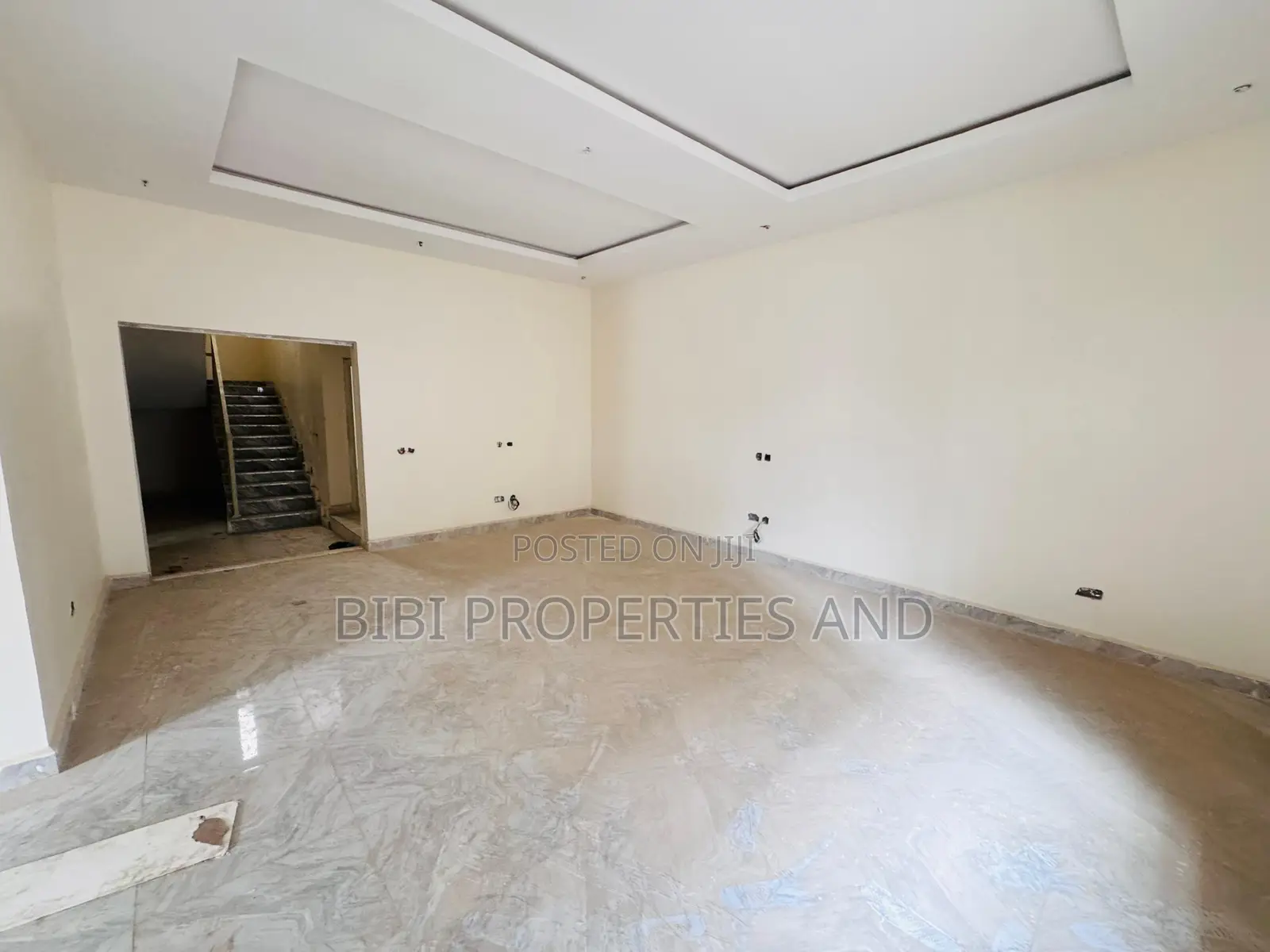 5bdrm Duplex in Idu Industrial for sale