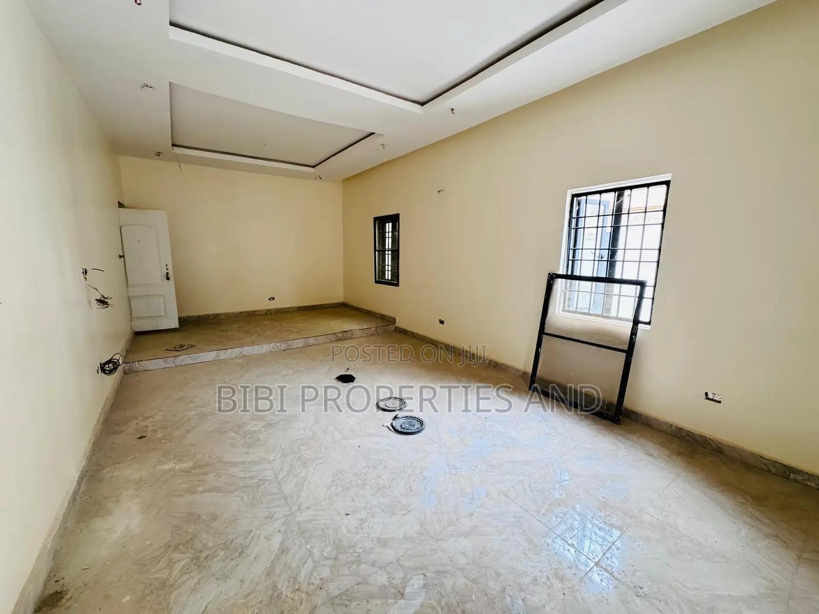 5bdrm Duplex in Idu Industrial for sale