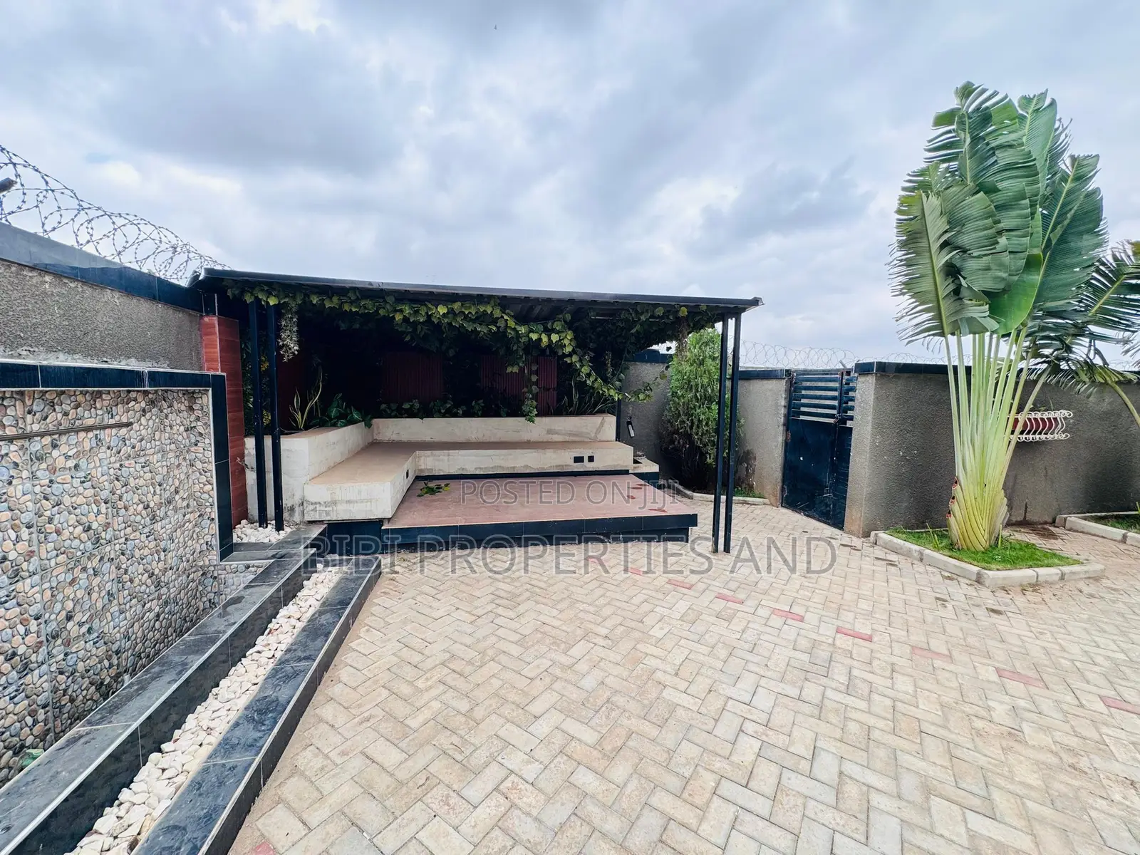 4bdrm Townhouse/Terrace in Citec Estate, Mbora for sale