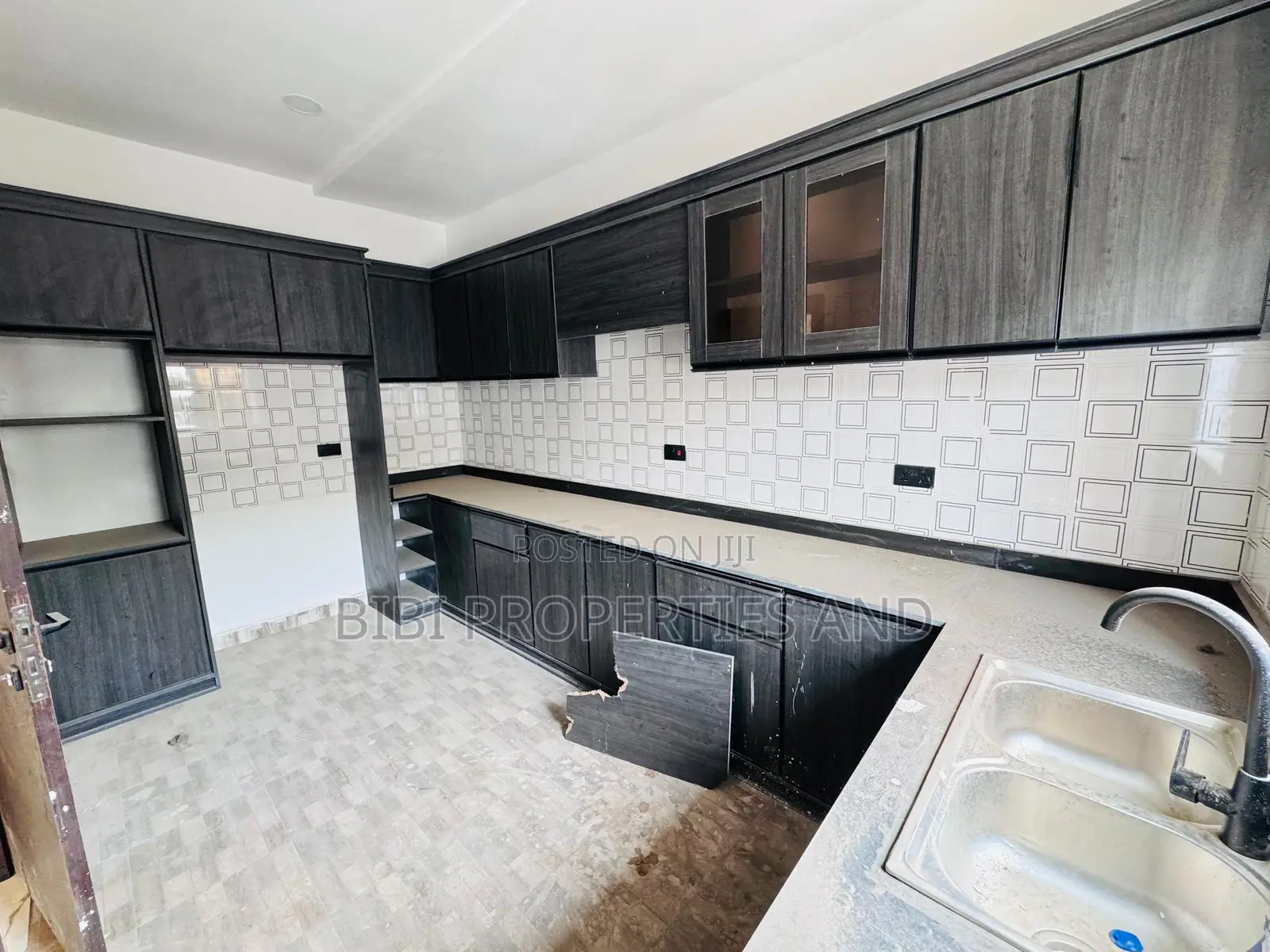 2bdrm Block of Flats in Gaduwa for sale